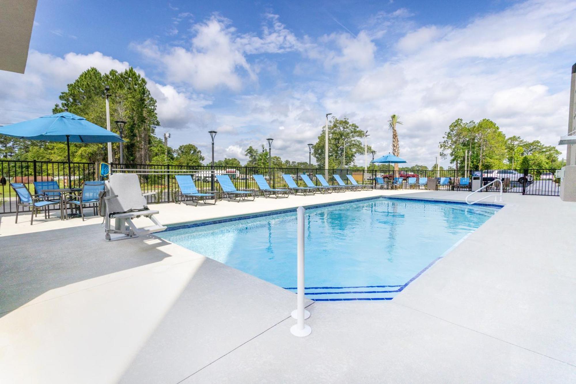 La Quinta Inn & Suites By Wyndham バルドスタ エクステリア 写真