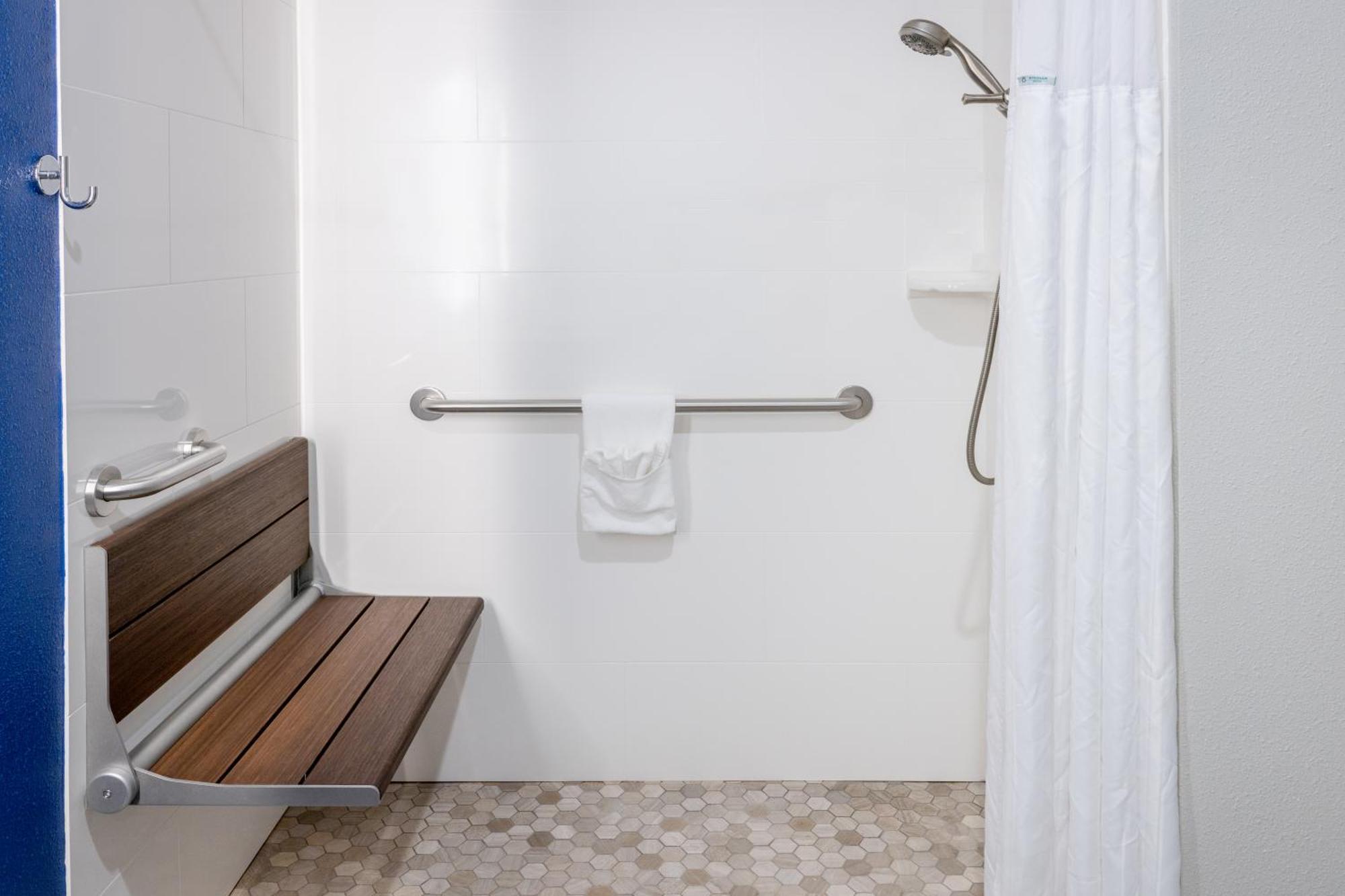 La Quinta Inn & Suites By Wyndham バルドスタ エクステリア 写真